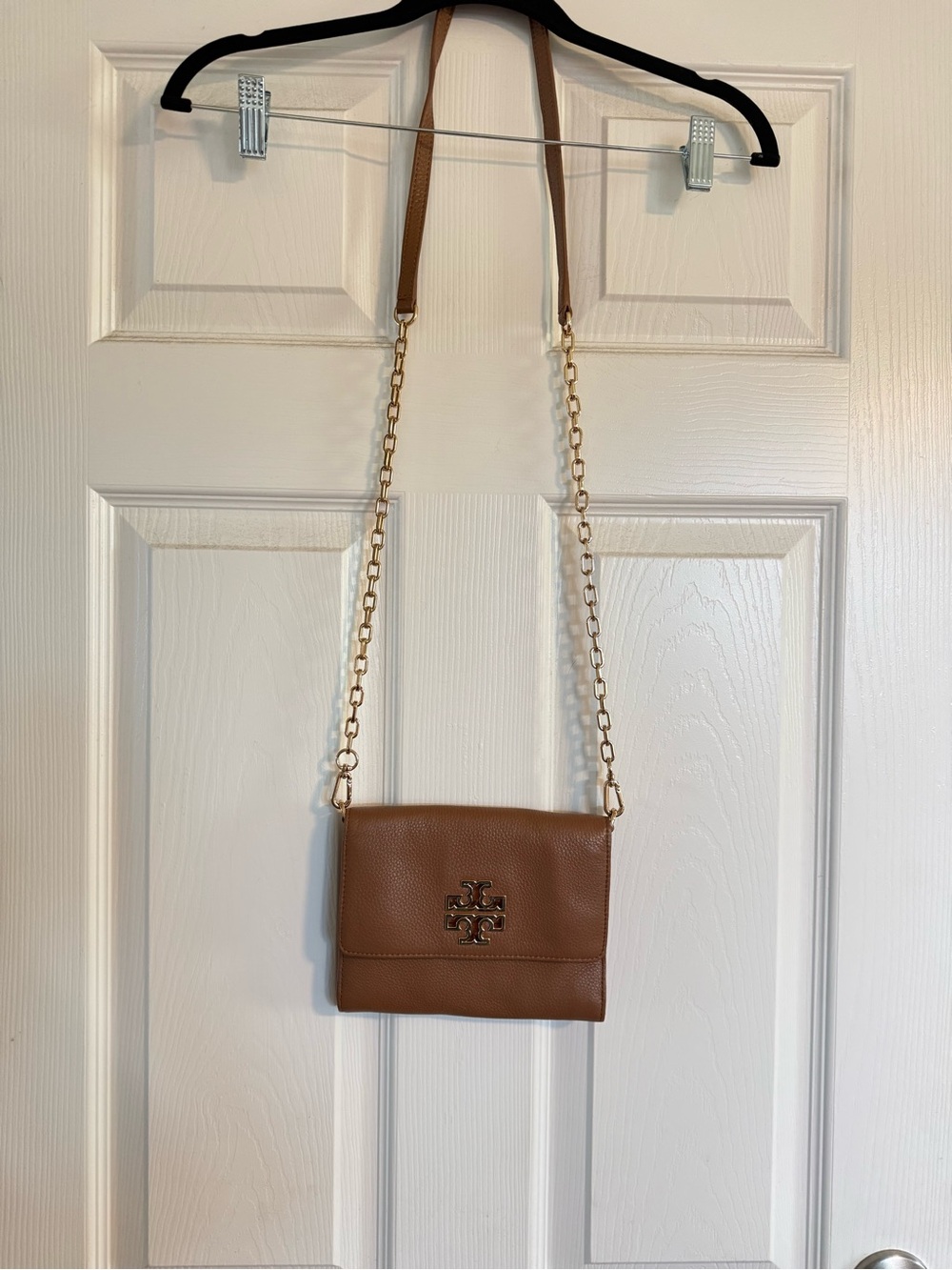 TORY BURCH: Britten Chain Wallet Crossbody - Picture 2 of 7